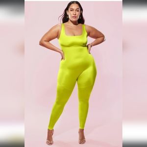Yellow yitty catsuit 6x